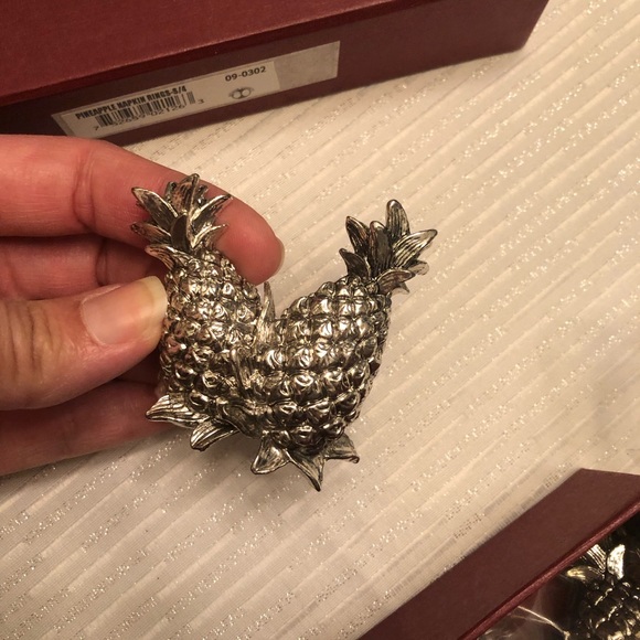 BNNU Retired Arthur Court pineapple napkin rings (12)